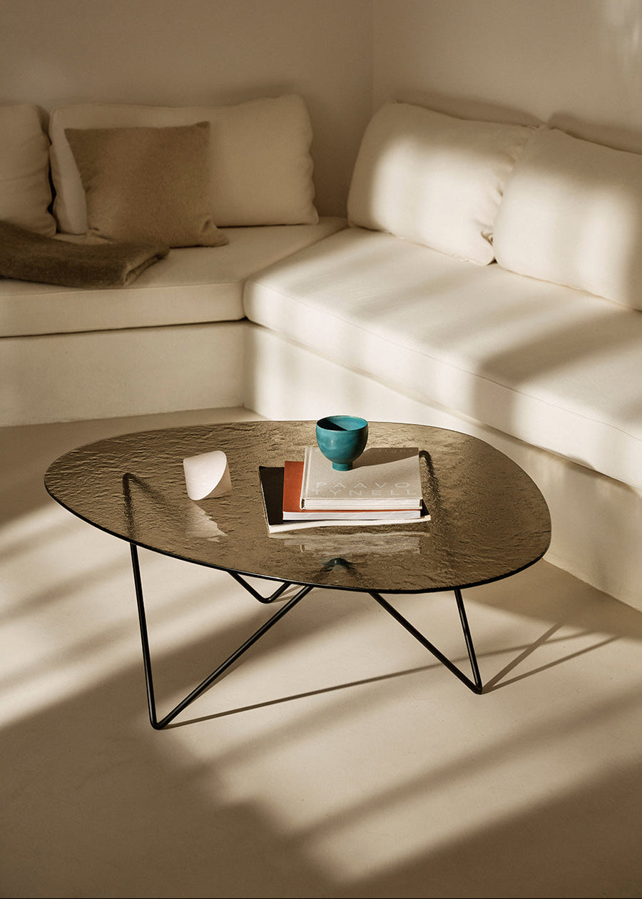 Pedrera Soffbord, Bronsstrukturerat Glas från GUBI - 1 - Jacobsen Plus
