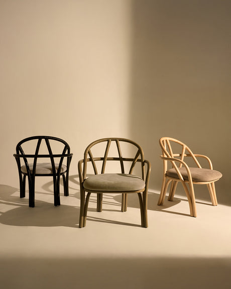 Bistra Lounge Chair från GUBI - Ebony Painted Rotting / Fustagno 001 - Jacobsen Plus