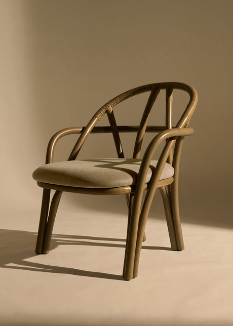 Bistra Lounge Chair från GUBI - Ebony Painted Rotting / Fustagno 001 - Jacobsen Plus
