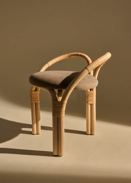 Bistra Stool från GUBI - Olive Stained Rotting / Fustagno 003 - Jacobsen Plus