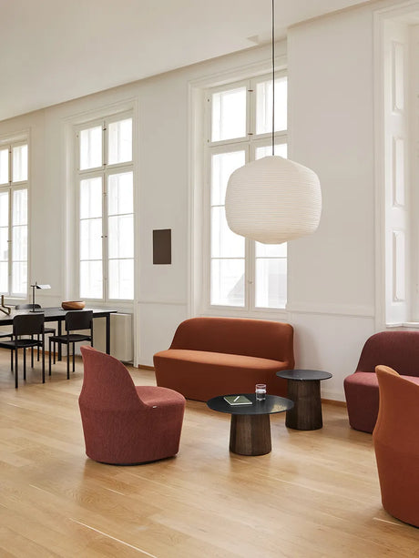 Niveau soffbord Ø 61 cm från Fredericia Furniture - Tundra Grey / Ask olieret / 33 cm - Jacobsen Plus