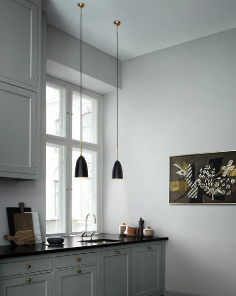 Gräshoppa pendel från GUBI - Anthracite grey - Jacobsen Plus