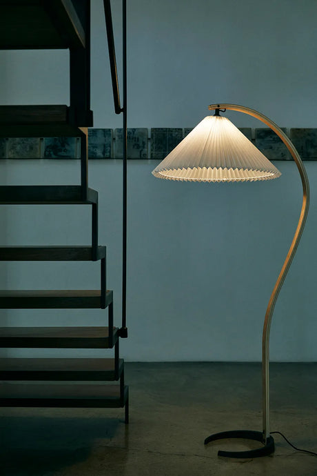 Timberline golvlampa från GUBI - 3 - Jacobsen Plus