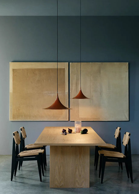 Private Matbord, 320x100 cm från GUBI - Light Stained Oak - Jacobsen Plus