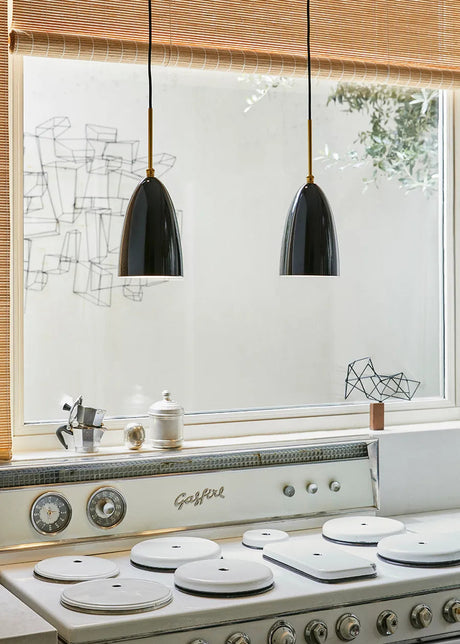 Gräshoppa pendel från GUBI - Anthracite grey - Jacobsen Plus
