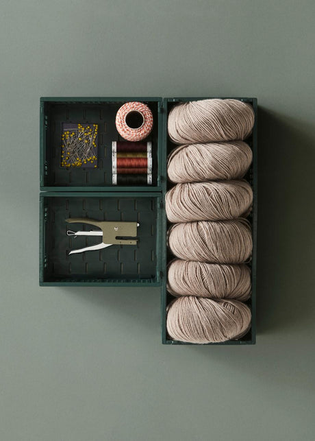 Colour Crate Mini Oblong, Bordeaux från Hay - 2 - Jacobsen Plus