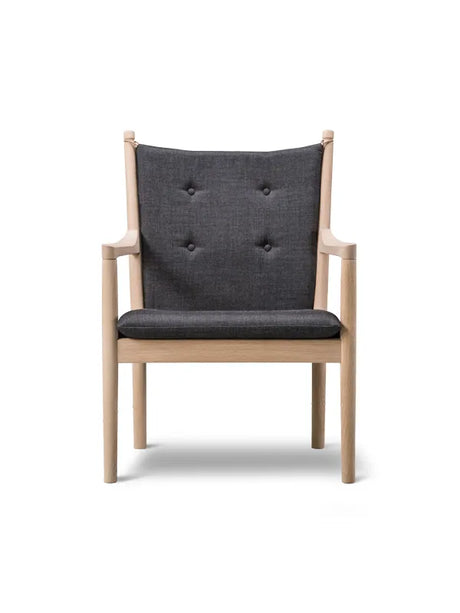 1788 Fåtölj av Hans J. Wegner - Stofgruppe 1 / Ek sæbe - Jacobsen Plus