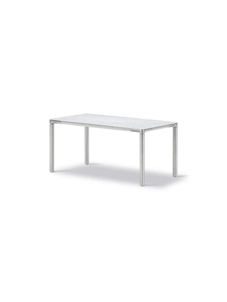 Piloti bord, vit Carrara från Fredericia Furniture - 6610: 75 x 39 x H35 cm / Svart pulverlakeret aluminium - Jacobsen Plus