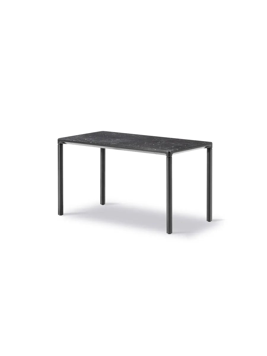 Piloti Bord, svart marquina från Fredericia Furniture - 6610: 75 x 39 x H41 cm / Svart pulverlakeret aluminium - Jacobsen Plus