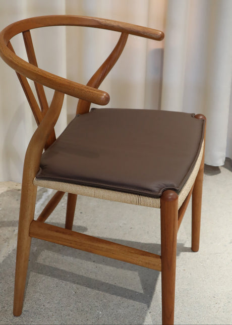 Dyna för Y-stol CH24, brunt läder - 2 - Jacobsen Plus