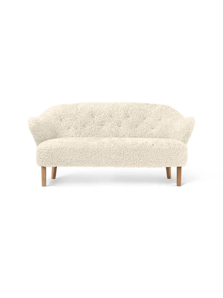 Ingeborg Soffa från Audo Copenhagen - Fåreskind / Off white / Ek - Jacobsen Plus