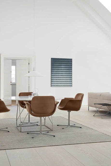 JG Bord 140x140 cm från Fredericia Furniture - Grå linoleum med natur ask kant / Svart stål - Jacobsen Plus