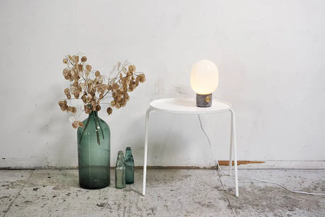 JWDA Concrete Bordslampa från Audo Copenhagen - 4 - Jacobsen Plus