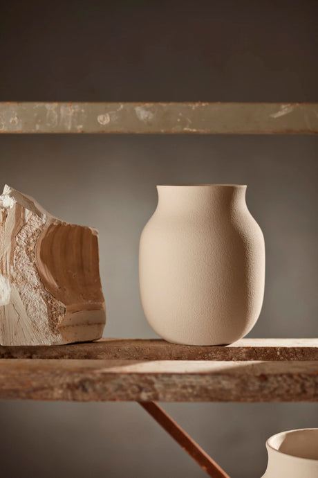 Kähler - Studio Omaggio Vas, sand - H20 cm - Jacobsen Plus