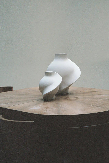 Pirout Vas 01, keramik från Louise Roe - Sanded Grey - Jacobsen Plus