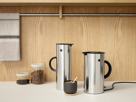 EM77 Vattenkokare, 1,5 l från Stelton - Stål - Jacobsen Plus
