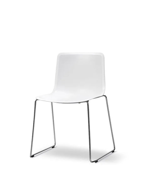 Pato Stol, med underrede från Fredericia Furniture - Quartz grey / Krom - Jacobsen Plus