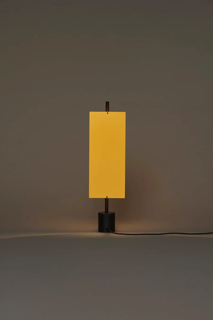 Lámina Dorada 45 bordslampa från Santa and Cole - 3 - Jacobsen Plus