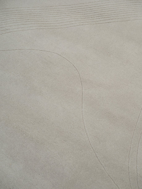 Fluid Arc Matta, Chalk från Linie Design - 225 x 300 cm. - Jacobsen Plus