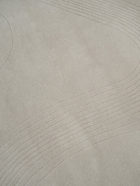 Fluid Arc Matta, Chalk från Linie Design - 225 x 300 cm. - Jacobsen Plus