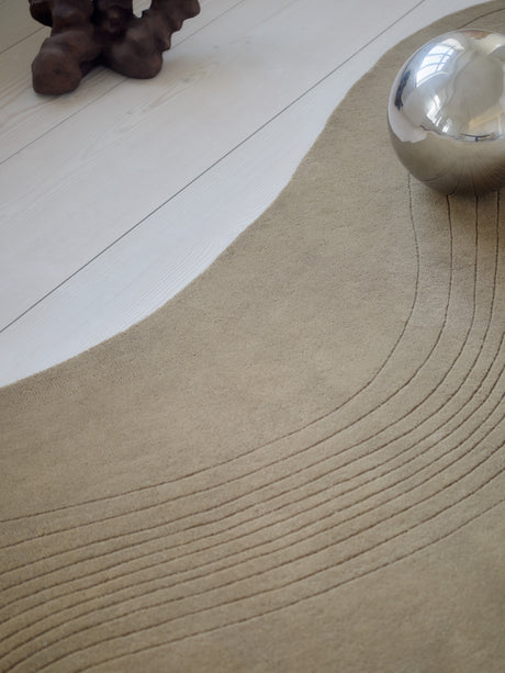 Fluid Arc matta, Oliv från Linie Design - 225 x 300 cm. - Jacobsen Plus