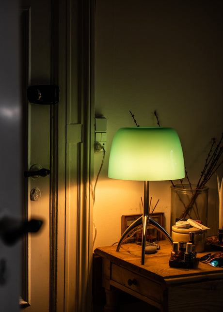 Lumiere Bordslampa från Foscarini - Aluminium stel / White / Small m. on-off kontakt - Jacobsen Plus