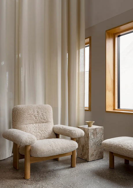 Brasilia Lounge-stol, naturlig ek, fårskinn Nature från Audo Copenhagen - 4 - Jacobsen Plus