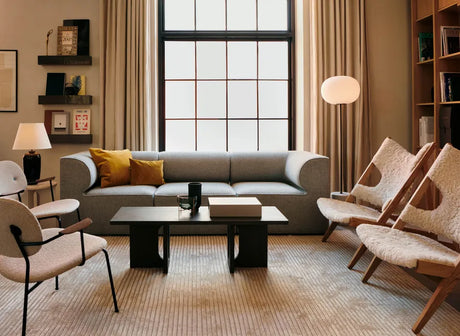 Knitting Lounge-fåtölj, fårskinn från Audo Copenhagen - Sheepskin Nature - Dark Stained Oak - Jacobsen Plus