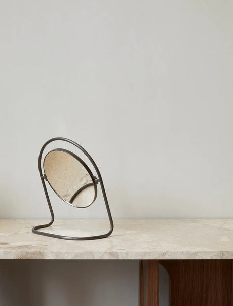 Nimbus Table Mirror från Audo Copenhagen - Polished Brass - Jacobsen Plus