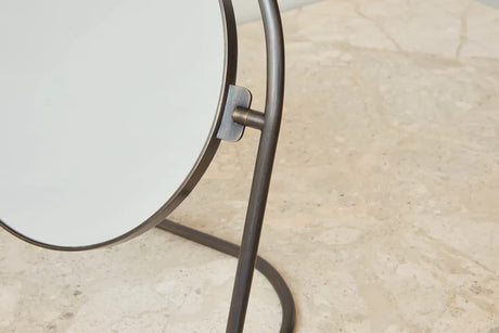 Nimbus Table Mirror från Audo Copenhagen - Polished Brass - Jacobsen Plus