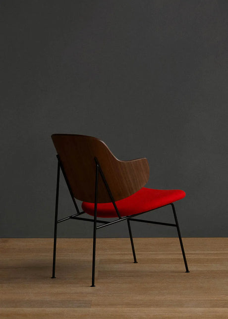 The Penguin Lounge Chair, Stoppad från Audo Copenhagen - Walnut / Re-wool 218 - Jacobsen Plus