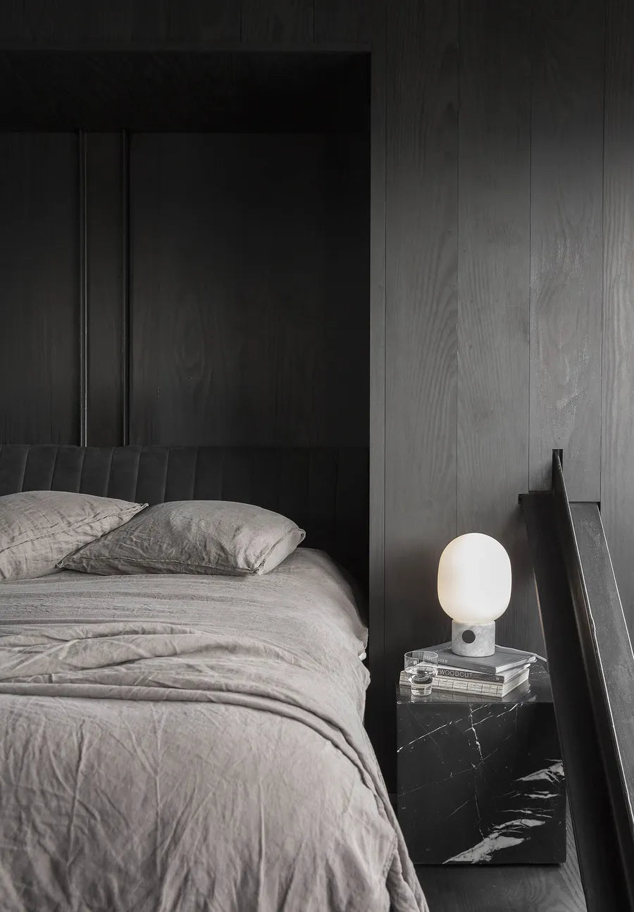 JWDA Bordslampa, vit marmor från Audo Copenhagen