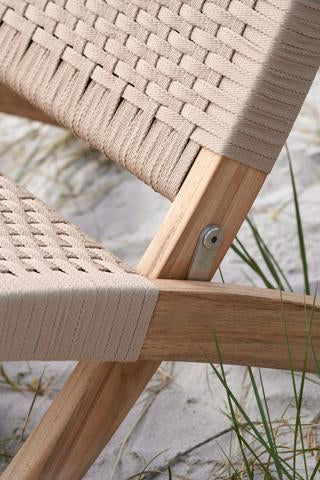 Loungeset för utomhusbruk i teak med 1 BM5868 sidobord och 2 Cuba Outdoor stolar i Sesame från Carl Hansen & Søn - 5 - Jacobsen Plus