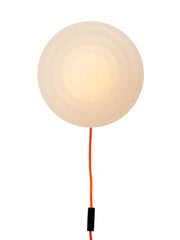 Whipped vägglampa, lysande orange från LEO Objects