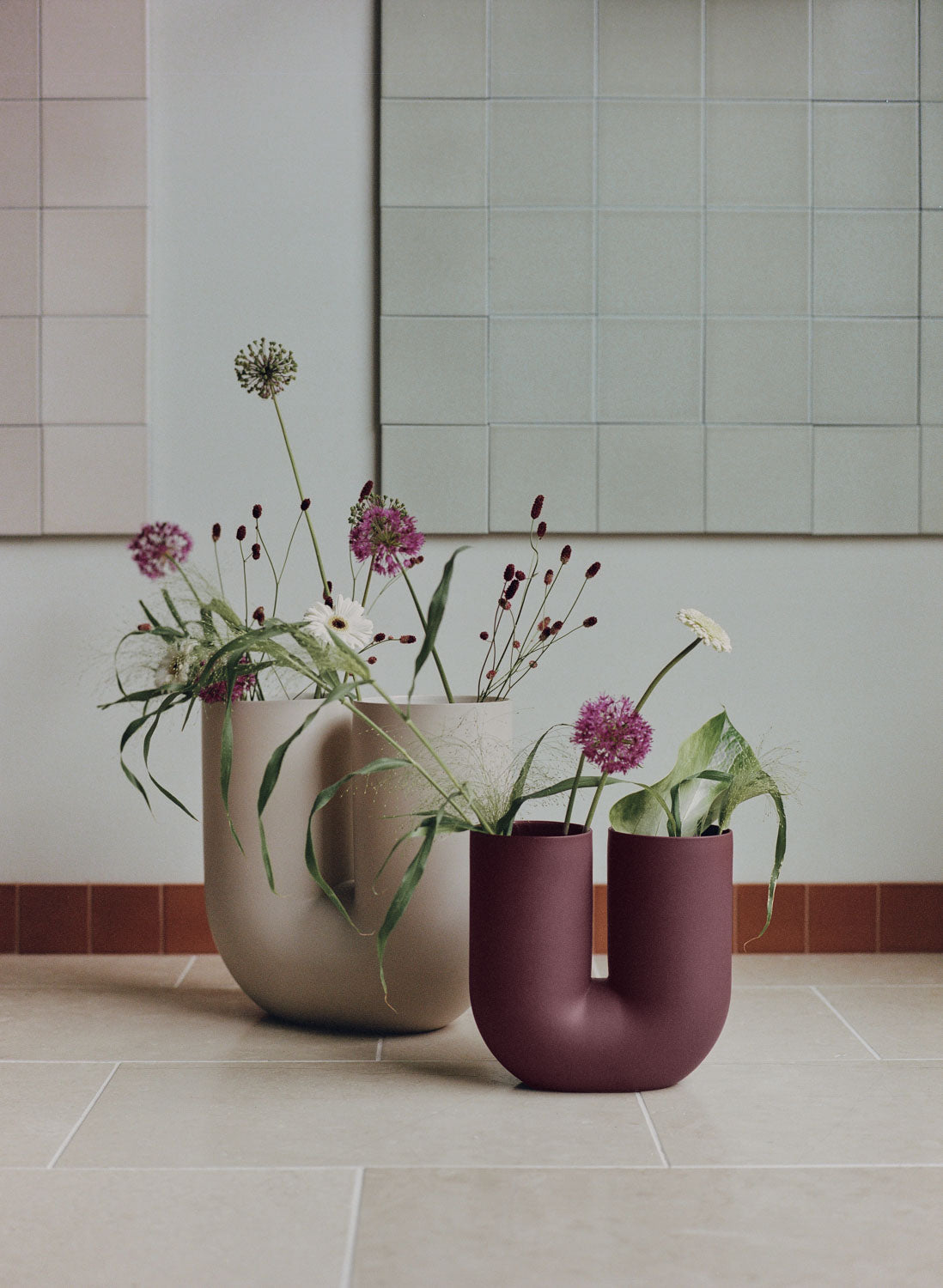 Kink Vas H 39 cm, sand från Muuto - 4 - Jacobsen Plus
