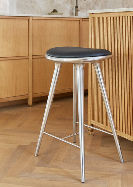High Stool, aluminium, svart Ultra-läder, 69 cm låg barstol från Mater - 2 - Jacobsen Plus