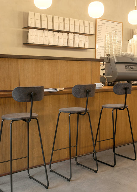 Earth barstol med ryggstöd, coffee waste light från Mater - H 74 cm - Jacobsen Plus
