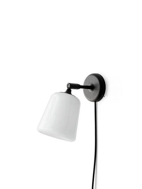 Material vägglampa från New Works - Ek - Jacobsen Plus