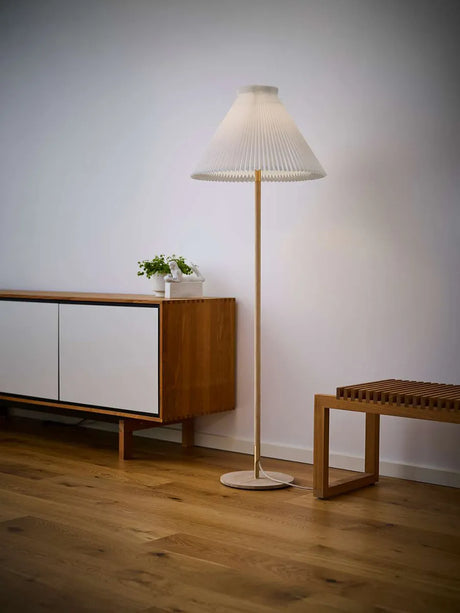 Model 328 Golvlampa, ek från Le Klint - 3 - Jacobsen Plus
