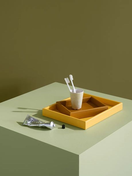 Arrange Trays TRSET1, amber/acacia från Montana - 2 - Jacobsen Plus