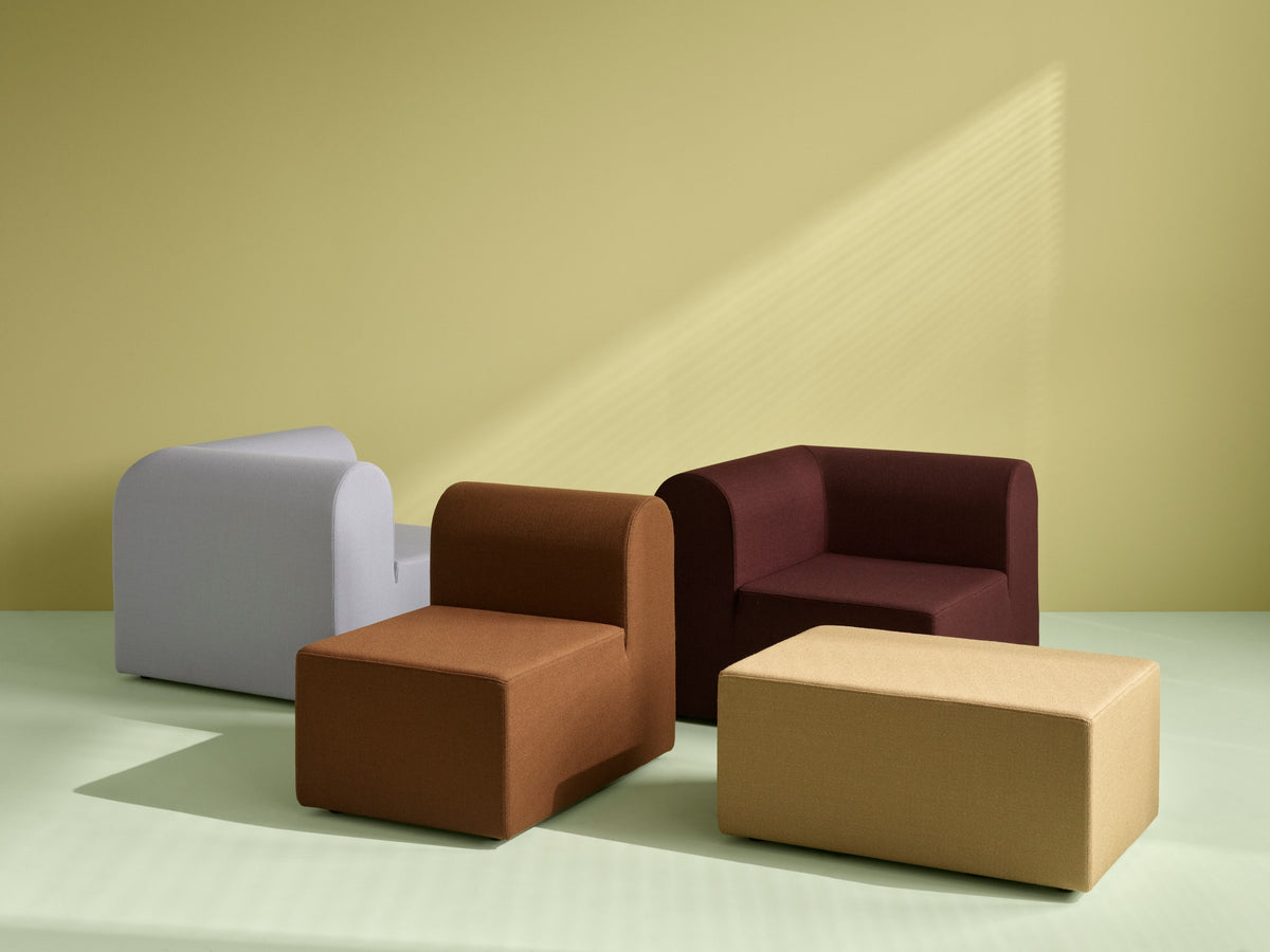 Paradigm 3-sitssoffa med pouf till vänster från Montana
