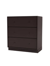 Carry Byrå inkl. sockel från Montana - Balsamic / Sokkel 7 cm - Jacobsen Plus