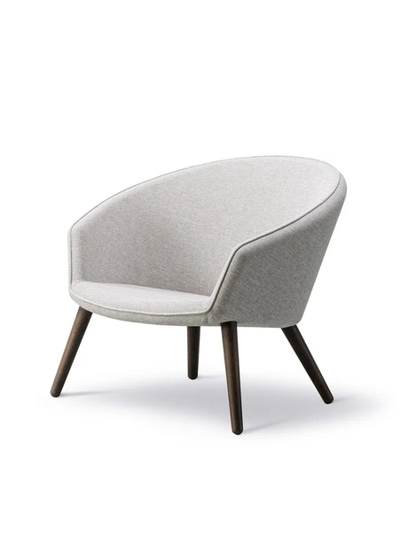 Ditzel Lounge Chair från Fredericia Furniture - Stofgruppe 1 / Ek lak - Jacobsen Plus