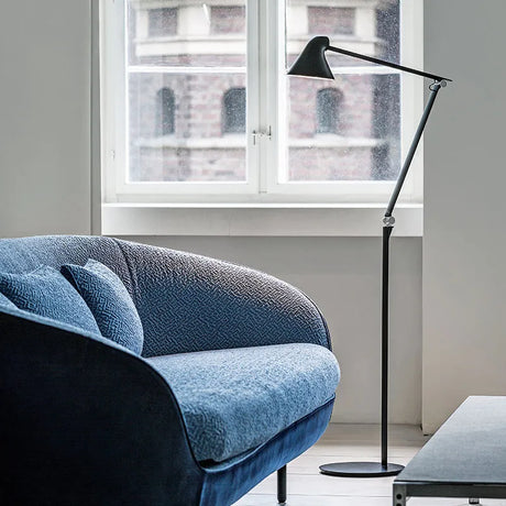 NJP golvlampa från Louis Poulsen - Svart - Jacobsen Plus