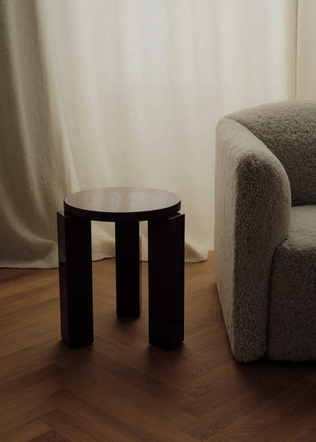 New Works Atlas Stool rund, lackerad - Espresso - Jacobsen Plus