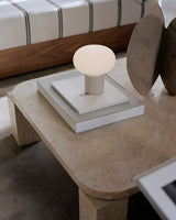 Karl-Johan portabel bordslampa, ljusgrå från New Works - 2 - Jacobsen Plus