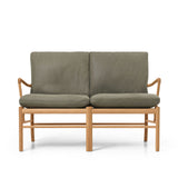 OW149-2 Colonial Soffa i oljad ek, Terra-läder av Ole Wanscher - Terra Jade 20368 - Jacobsen Plus
