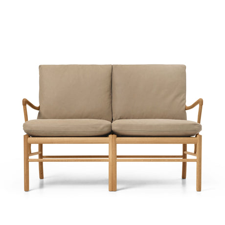 OW149-2 Colonial Soffa i oljad ek, Terra-läder av Ole Wanscher - Terra Jade 20368 - Jacobsen Plus