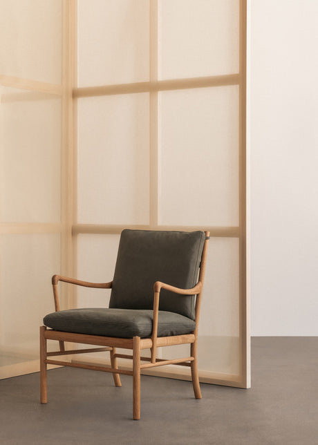 OW149 Colonial fåtölj, ek olja, Terra-läder av Ole Wanscher - Terra Jade 20368 - Jacobsen Plus