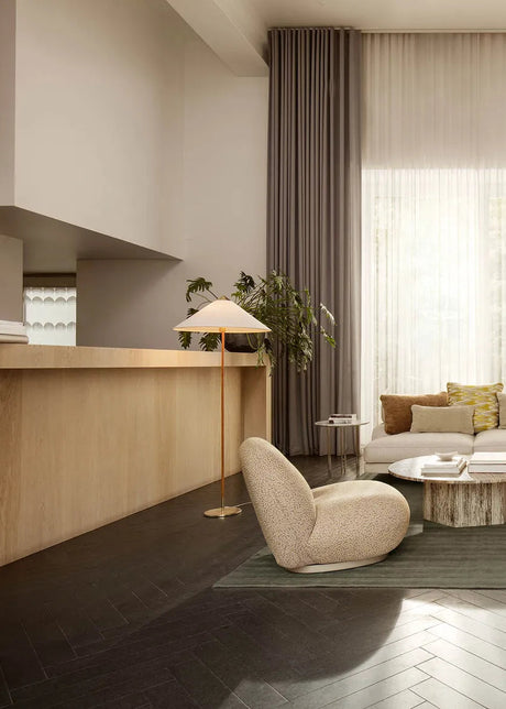 Pacha Lounge-fåtölj, swivel från GUBI - Prisgruppe 1 / Pearl Gold - Jacobsen Plus